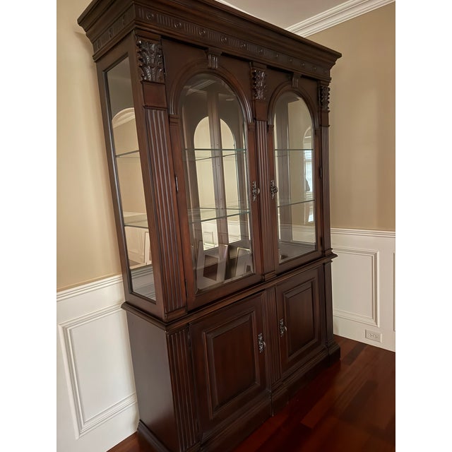 Traditional Late 20th Century Bernhardt Embassy Row Mahogany China Cabinet For Sale - Image 3 of 10