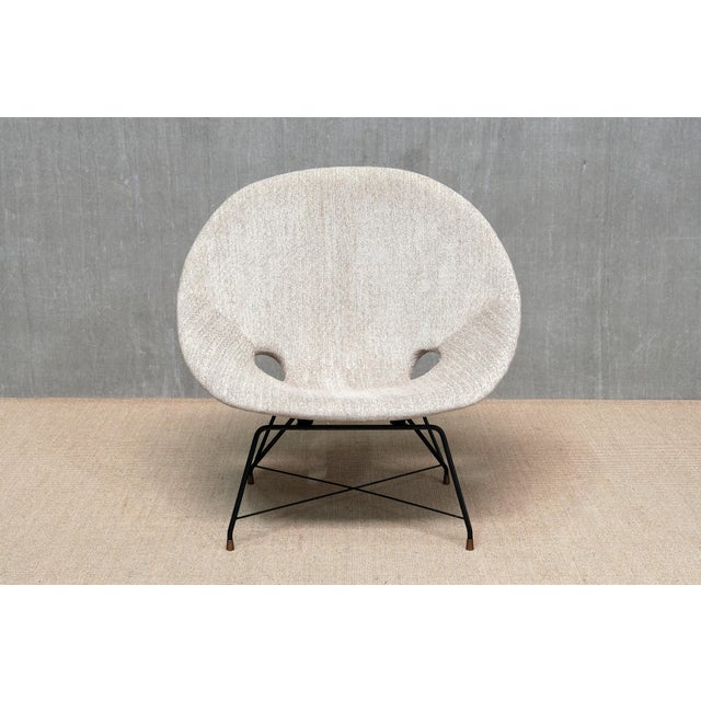 This rare Kosmos lounge chair was designed by Augusto Bozzi and manufactured by Saporiti, Italy in the mid 1950s. The...
