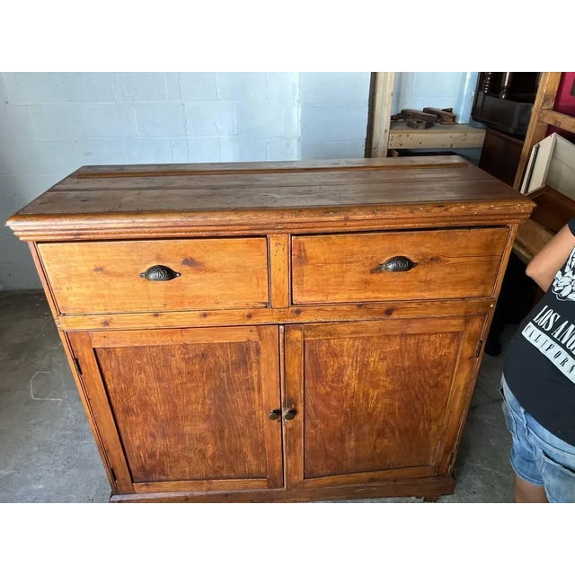 Early 20th Century Early American Style Pine Hutch Top Cabinet. For Sale - Image 12 of 12
