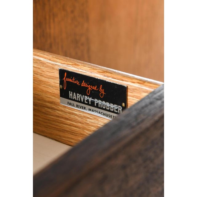 Chest of Drawers in Mahogany and Brass from Harvey Probber, 1950s For Sale - Image 4 of 9
