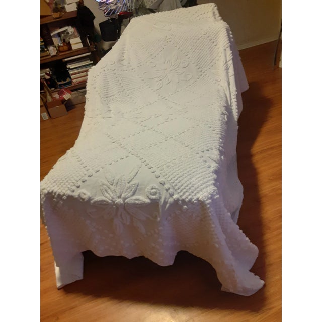 Rare bright white extensive richly tufted gorgeous blanket cover with rows on 3 sides..Iconic high full tufting in Art...
