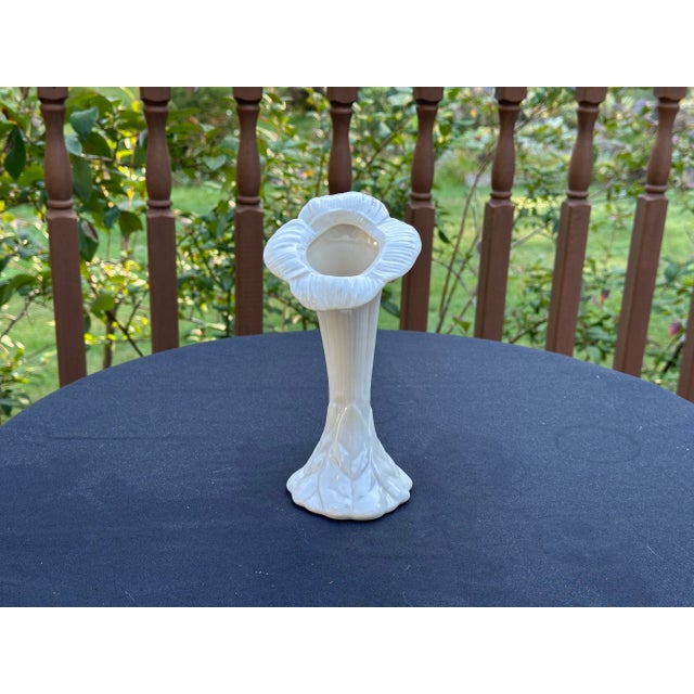 Ivory Belleek Sunflower Vase – Irish Porcelain Vase – Trumpet Shape – 6th Green Mark 1965–1980 – Vintage Collectible For Sale - Image 8 of 8