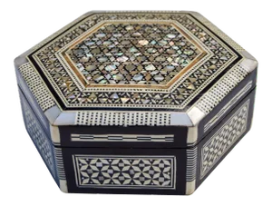 Diamond-Patterned Box W/ Pearl Inlay
