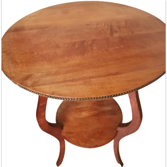 Wood Early American Classical Two Tier Occasional Table For Sale - Image 7 of 8