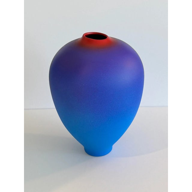 Gradation Ceramic Vase by Cheryl Williams For Sale In New York - Image 6 of 11