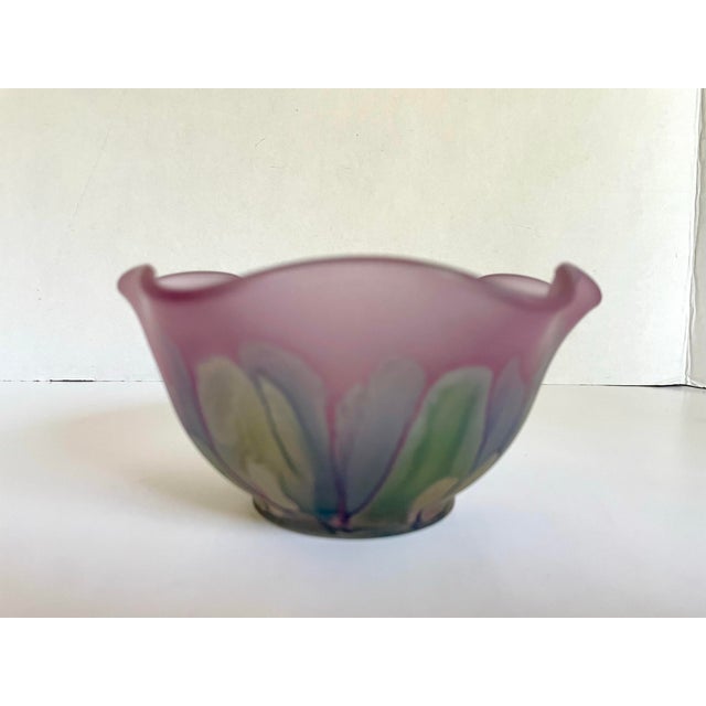 Amethyst Hand-Painted Nouveau Art Glass Ruffled Bowl in Amethyst & Iridescent Pastels For Sale - Image 8 of 8