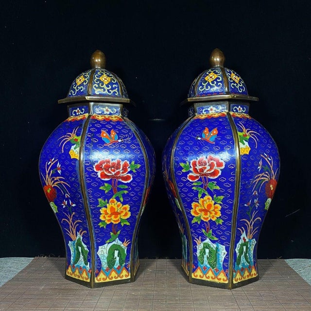 Pair of Chinese Cloisonné Enamel Hexagonal Floral Jars With Lids - 16" Tall For Sale In Los Angeles - Image 6 of 9
