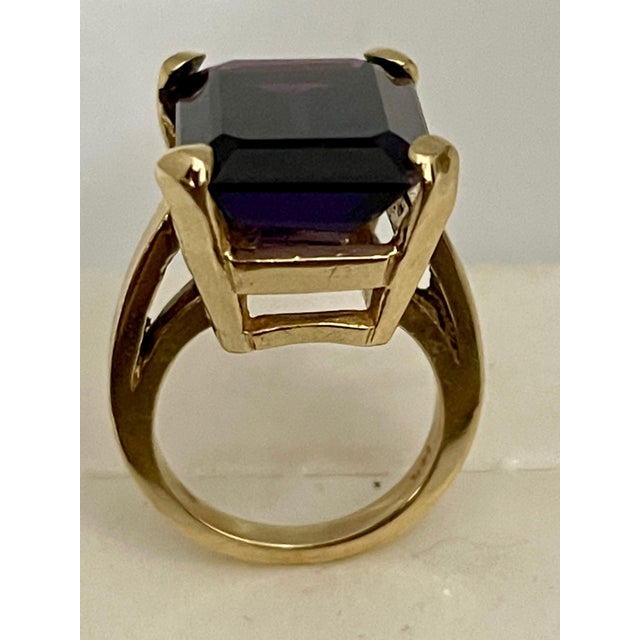 Amethyst 15 Carat Emerald Cut Amethyst Cocktail Ring in 14 Karat Yellow Gold, Size 6 For Sale - Image 8 of 18