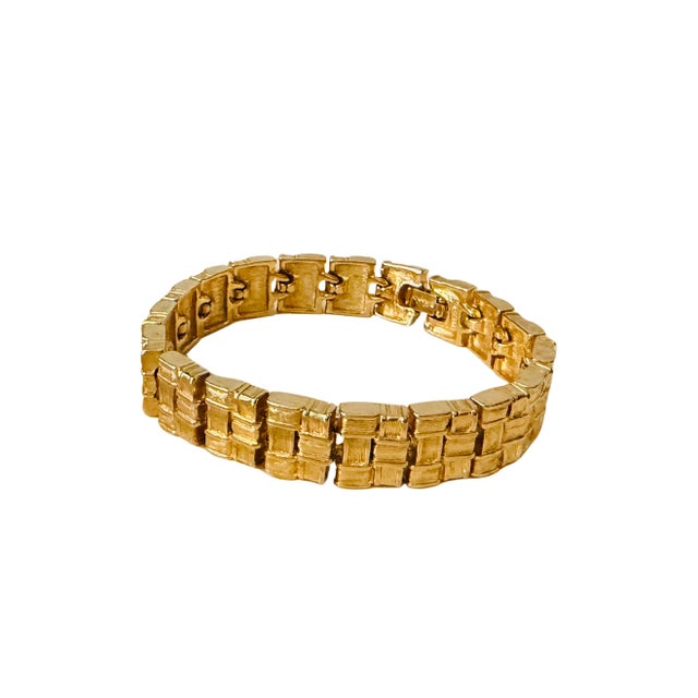 Mid-Century Modern Vintage Napier Gold-Tone Nugget Link Bracelet | Mid-Century Textured Geometric Statement Jewelry For Sale - Image 3 of 8
