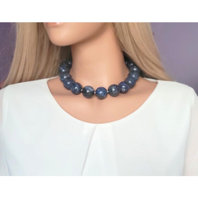 2020s Natural Lapis Lazuli Necklace With Agate Druzy Clasp For Sale - Image 5 of 7