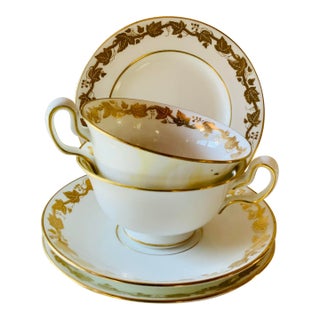 1980s Wedgwood "Whitehall" Bone China Teacup Pair With 8" Plate For Sale