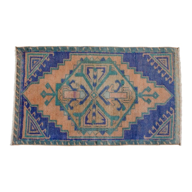 1970s Hand Knotted Small Oushak Rug Mini Rug Mat - 1'9" X 2'11" For Sale