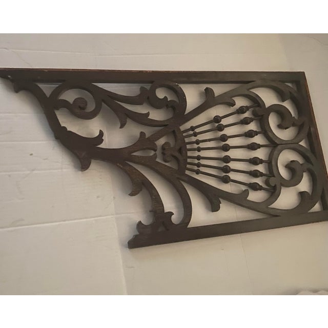 Late 19Th Century Original Salvaged Chicago Varnished Oak Wood Asymmetrical Wall-Mount Victorian Fretwork For Sale - Image 10 of 11