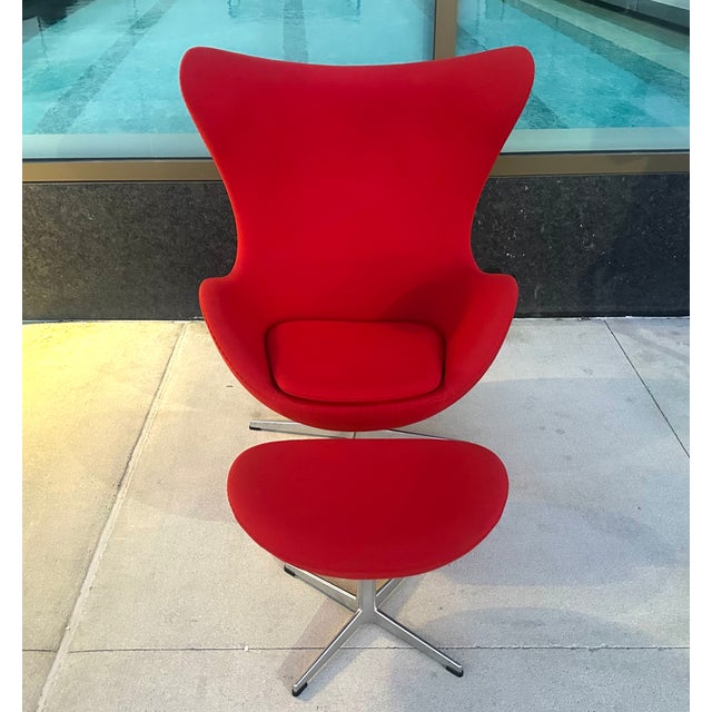 Arne Jacobsen Egg Chair With Ottoman Fritz Hansen Made in Denmark For Sale In New York - Image 6 of 9