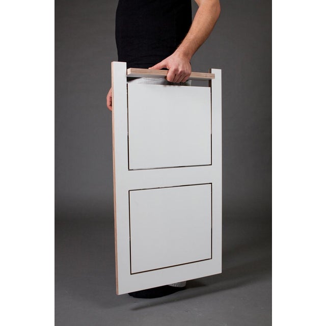 This folding chair doesn't need to hide like most of his fellows. Fläpps is a mere 20 mm flat and his beautiful art-prints...
