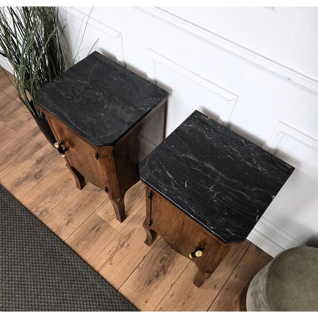 Italian Art Deco Nightstands in Burl Walnut with Black Marble Top, 1940s, Set of 2 For Sale - Image 9 of 10