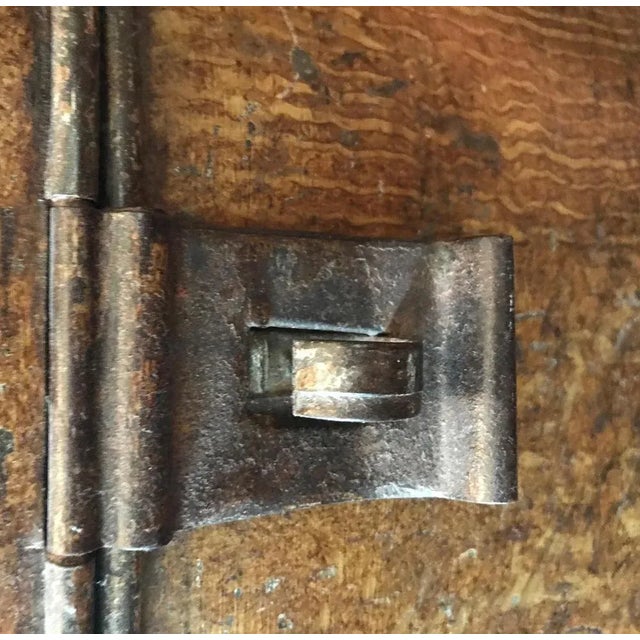 Metal hatbox 19th century. Measures: 35 x 30 x 28 H.