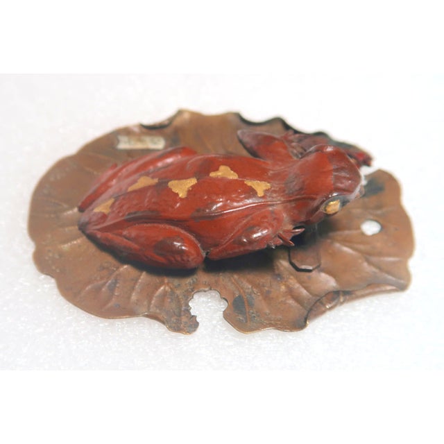 Late 19th Century Meiji Period Japanese Gold and Silver Inlaid Bronze Frog Group (Clip) For Sale - Image 13 of 16