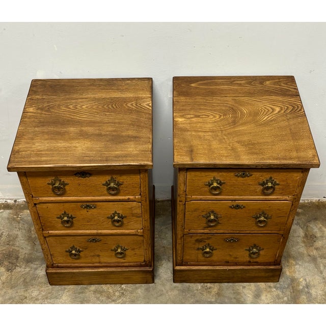 English 19th Century English Oak Nightstands - A Pair For Sale - Image 3 of 11