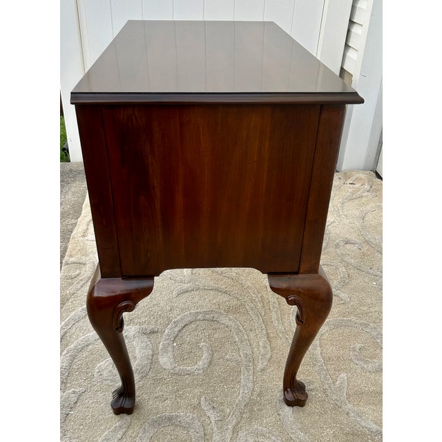 Vtg. Ethan Allen Queen Anne Style Mahogany Four Drawer Lowboy For Sale - Image 13 of 15