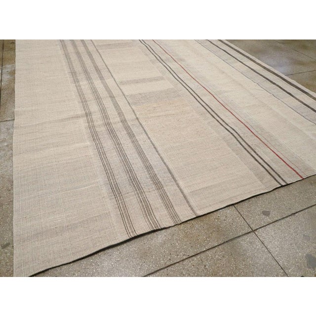 Mid 20th Century Galerie Shabab Collection Mid-20th Century Handmade Turkish Flatweave Kilim Room Size Carpet For Sale - Image 5 of 7