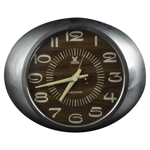 1970s Vintage Mid-Century Wall Clock in Metal and Wood from Starke, Europe, 1970s For Sale - Image 5 of 5