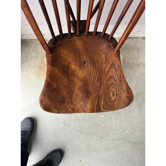 English 18thc Hand Carved English Bow Back Windsor Chair For Sale - Image 3 of 7