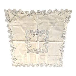 Vintage 35" X 35" White-on-White Linen Battenberg Lace Shabby Chic Victorian Mid-Century For Sale