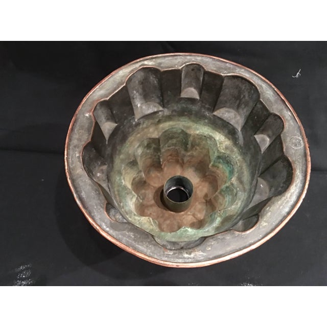 English English Polished Copper Jelly Mould With a Round Iron Handle, 19th Century For Sale - Image 3 of 5