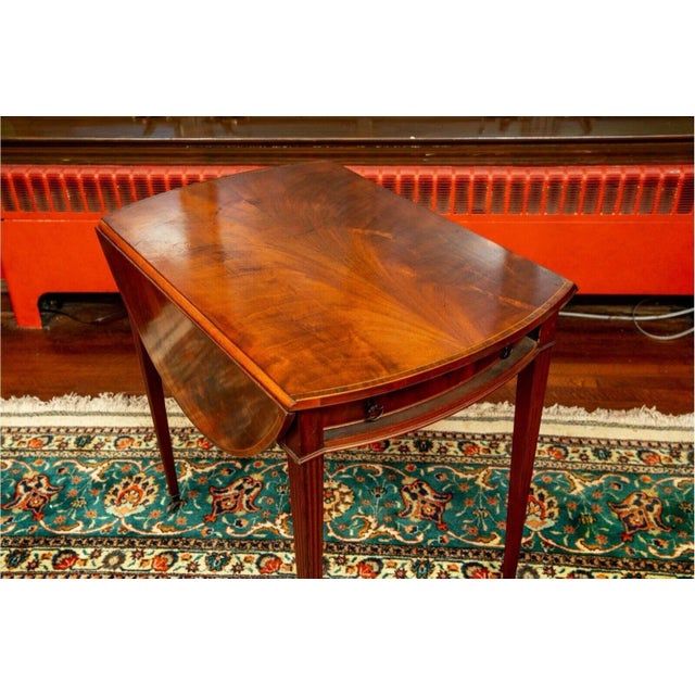 Mid 20th Century Flame Mahogany Oval Pembroke Table With Banded Inlay on Casters For Sale - Image 5 of 8