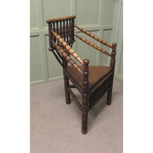 A Fine Quality 19th Century Oak Turners Chair This is a lovely quality turned spindle oak turners chair, the chair has 3...