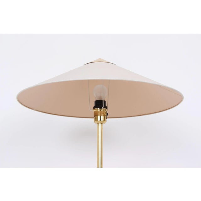 Kongelys's floor lamp, Fog & Mørup brass Flot lamp made of brass and plastic lampshade. Fog & Mørup, model 1213 / Darø...