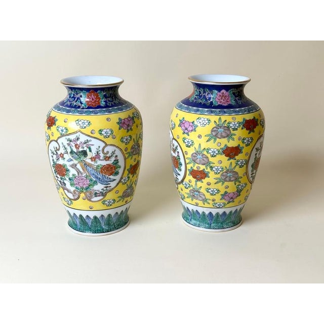 Japanese Gold Imari Hand-Painted Porcelain Bird Vases, Arita, 1960s, Set of 2 For Sale - Image 14 of 17