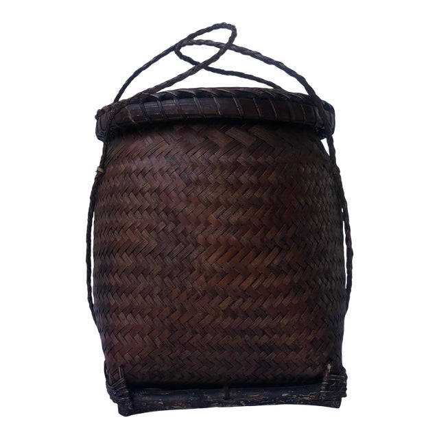 1970s Mid-Century Wicker Basket With Lid and Handles For Sale