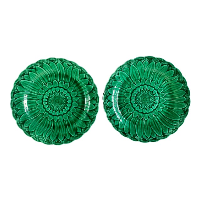 Pair of Green Wedgwood Etruria Majolica Plates With Sunflowers - 1877 For Sale