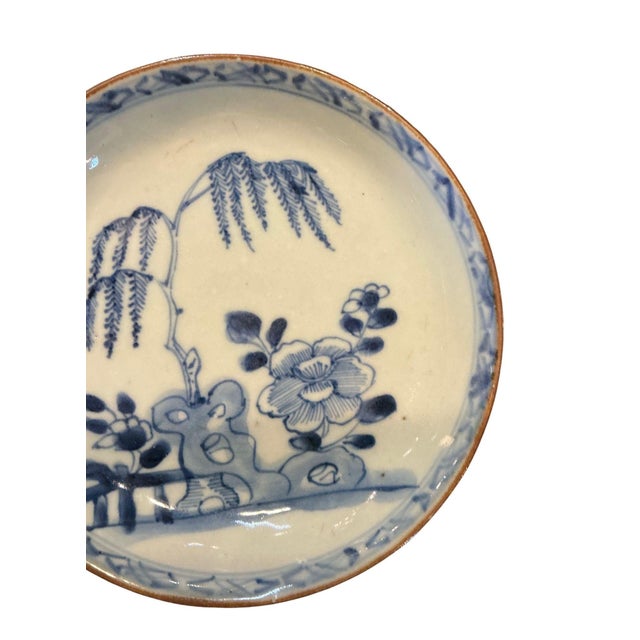 Beautiful 18th century Chinese petite porcelain plate. Yongzheng or early Qianlong