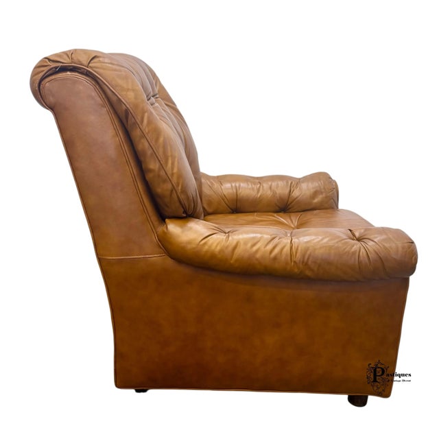 Late 20th Century Vintage Classic Leather Traditional Style Tufted Top Grain Leather Club Chair & Ottoman For Sale - Image 5 of 12