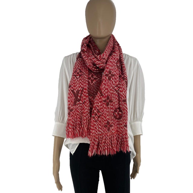 Louis Vuitton Bright Red & White Thick Wool & Silk Scarf For Sale - Image 9 of 9