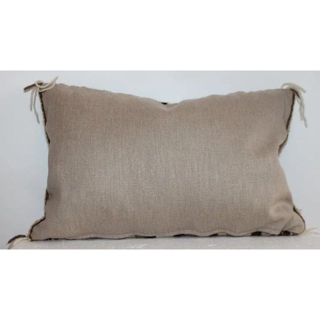 Late 20th Century Jogsaw Pattern Weaving Kidney Pillow For Sale - Image 4 of 6