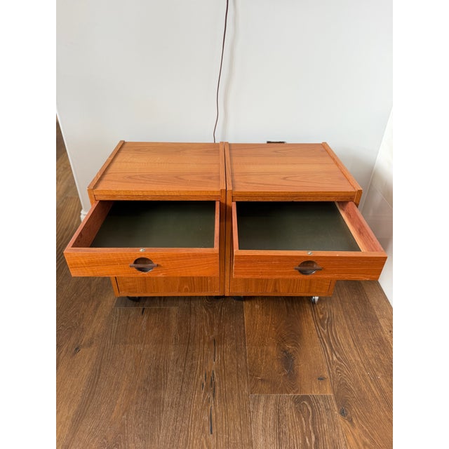 Pair of 1970s Danish Modern Teak Rolling Nightstands by Axelsens Møbelfabrik for W&B Møbler, Denmark, Attributed For Sale - Image 4 of 13