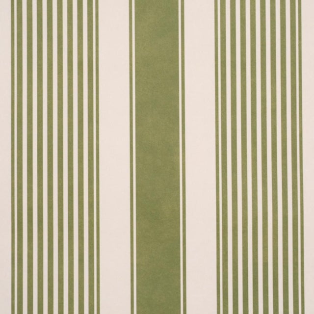 Traditional Schumacher Summerville Stripe Wallcovering In Moss For Sale - Image 3 of 6