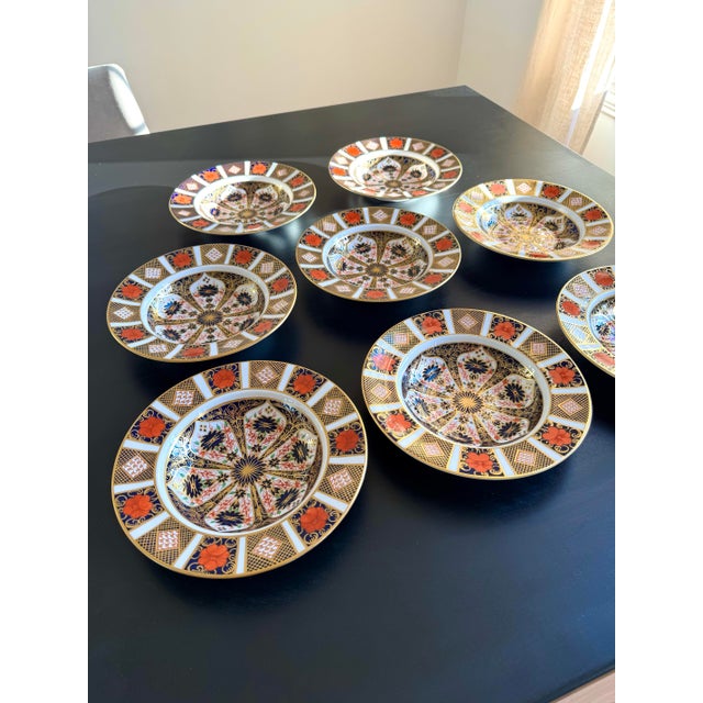 English 1975 Royal Crown Derby Old Imari ~ Pattern 1128 ~ XXXVIII ~ Rimmed Soup Bowl For Sale - Image 3 of 7