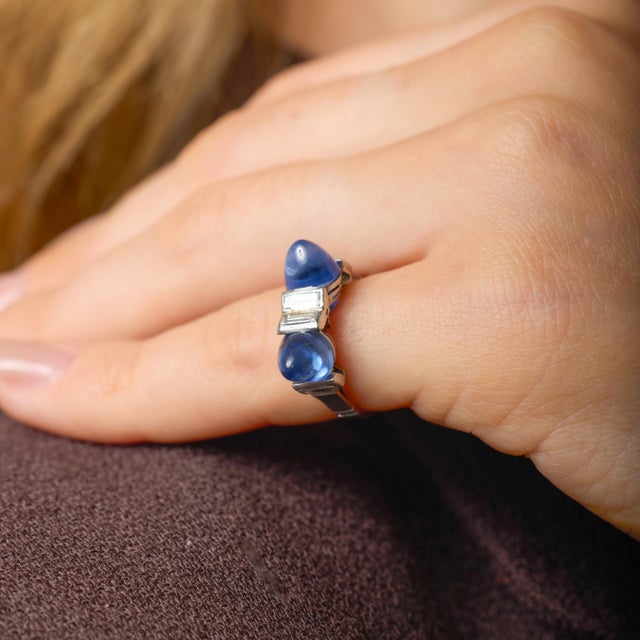 1930s 1930s Art Deco 7.00 Carat Sugarloaf Cut Sapphire Diamond Platinum Ring, Size 5 For Sale - Image 5 of 6