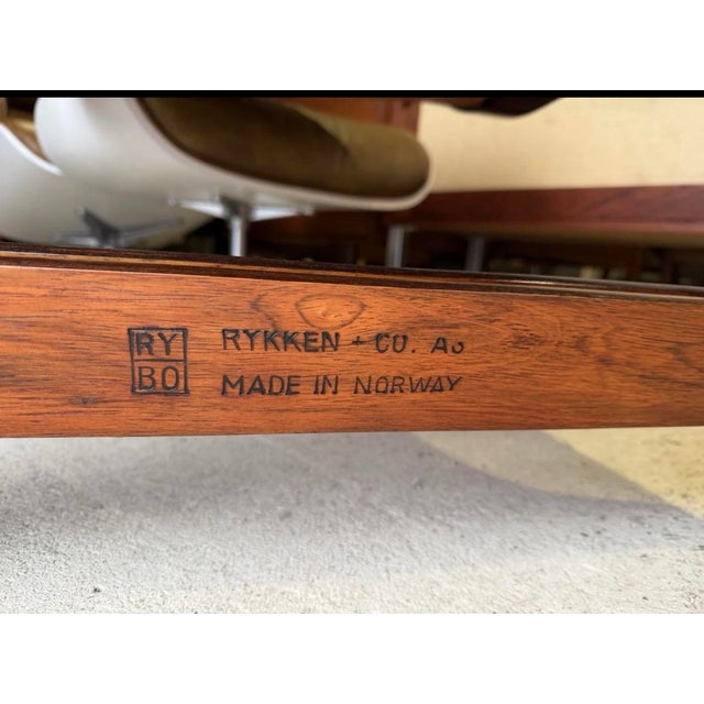 Mid-Century Modern Norwegian Tan Leather Lounge Chair by Oddvin Rykken for Rybo Rykken & Co For Sale - Image 16 of 18