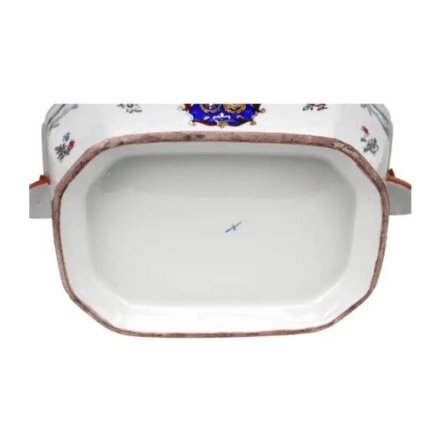 White Chinese Export Soup Tureen With Cover and Underplate For Sale - Image 8 of 9