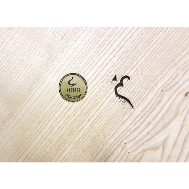 Exceptional round table in Ash, oak and elm, precision assembly, fully turned leg with exceptional design, this table can...