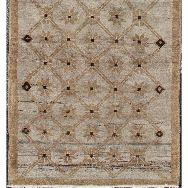 Turkish Vintage Runner With Latticework Design in Taupe, Cream and Khaki For Sale - Image 4 of 8