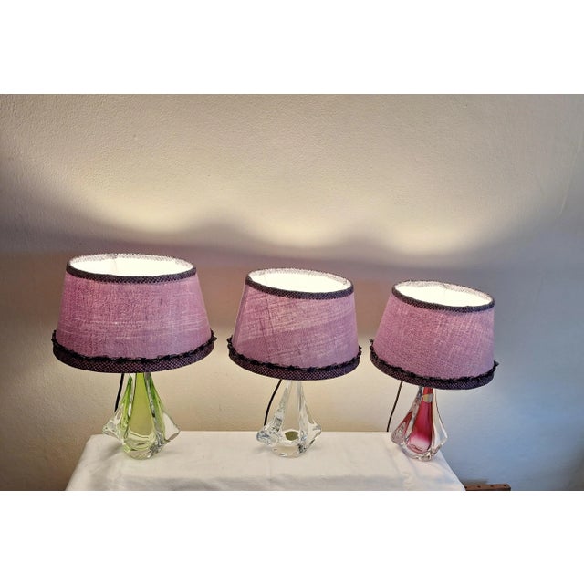 Vintage Belgian Table Lamps in Colored Crystal Glass Feet by Christalleries De Val St Lambert and Lamplove, 1970s, Set of 3 For Sale - Image 3 of 8