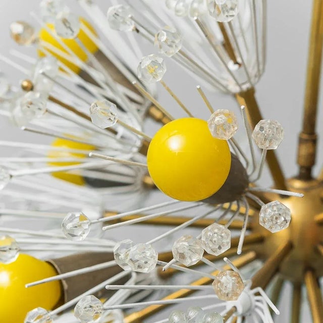 12-light chandelier. Brass frame, with metal details. Item in excellent condition, as pictured. 60s design. Up to 250V...