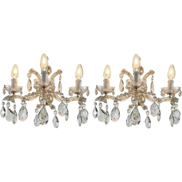 A pair of Maria Teresa crystal wall lamps, dating back to 1950, with three curved arms and three E14 bulbs (for a maximum...